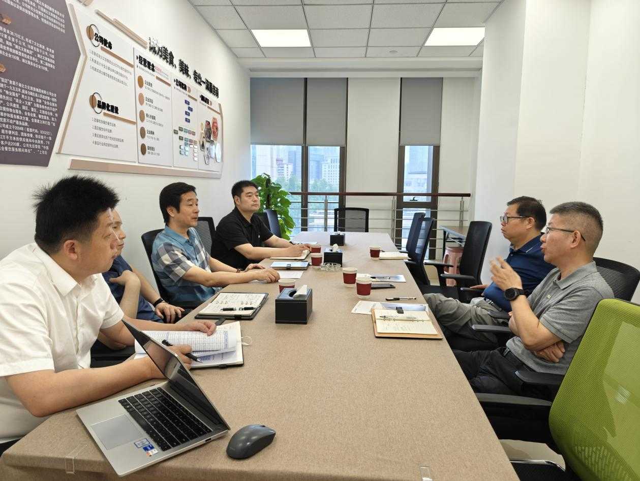 彪总到湖北饭店调研图片1.png